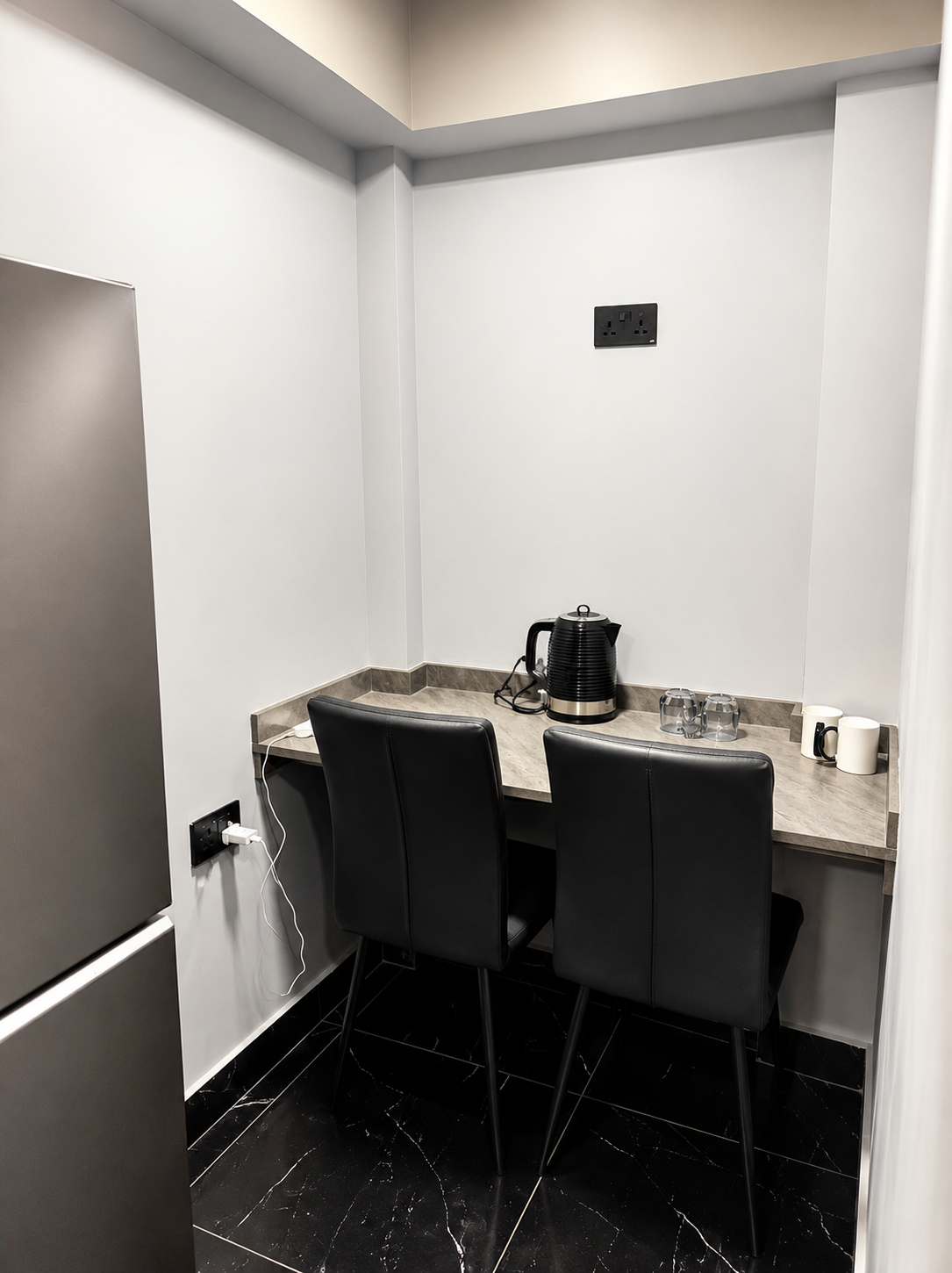Elite Executive 1-BR Apartment + Private Balcony photo 9